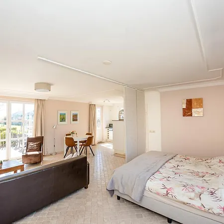 Bed & Breakfast 3*