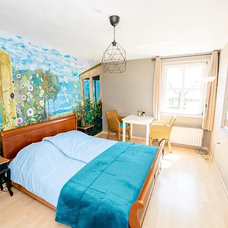 Bed & Breakfast 3*
